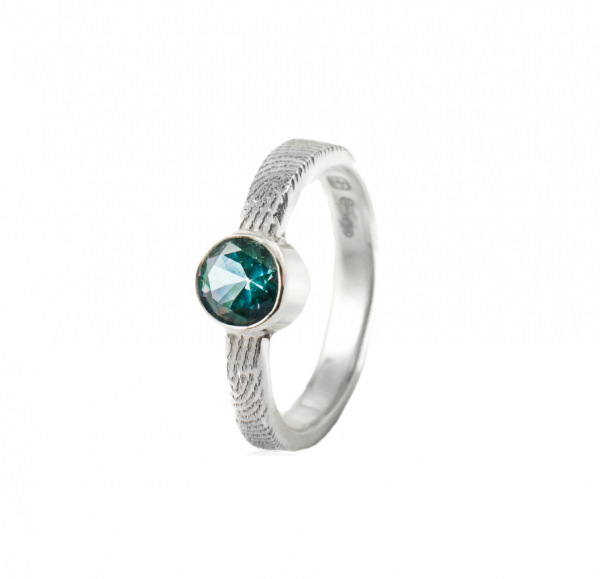 Ring met vingerafdruk en 6 mm rainbow topaas